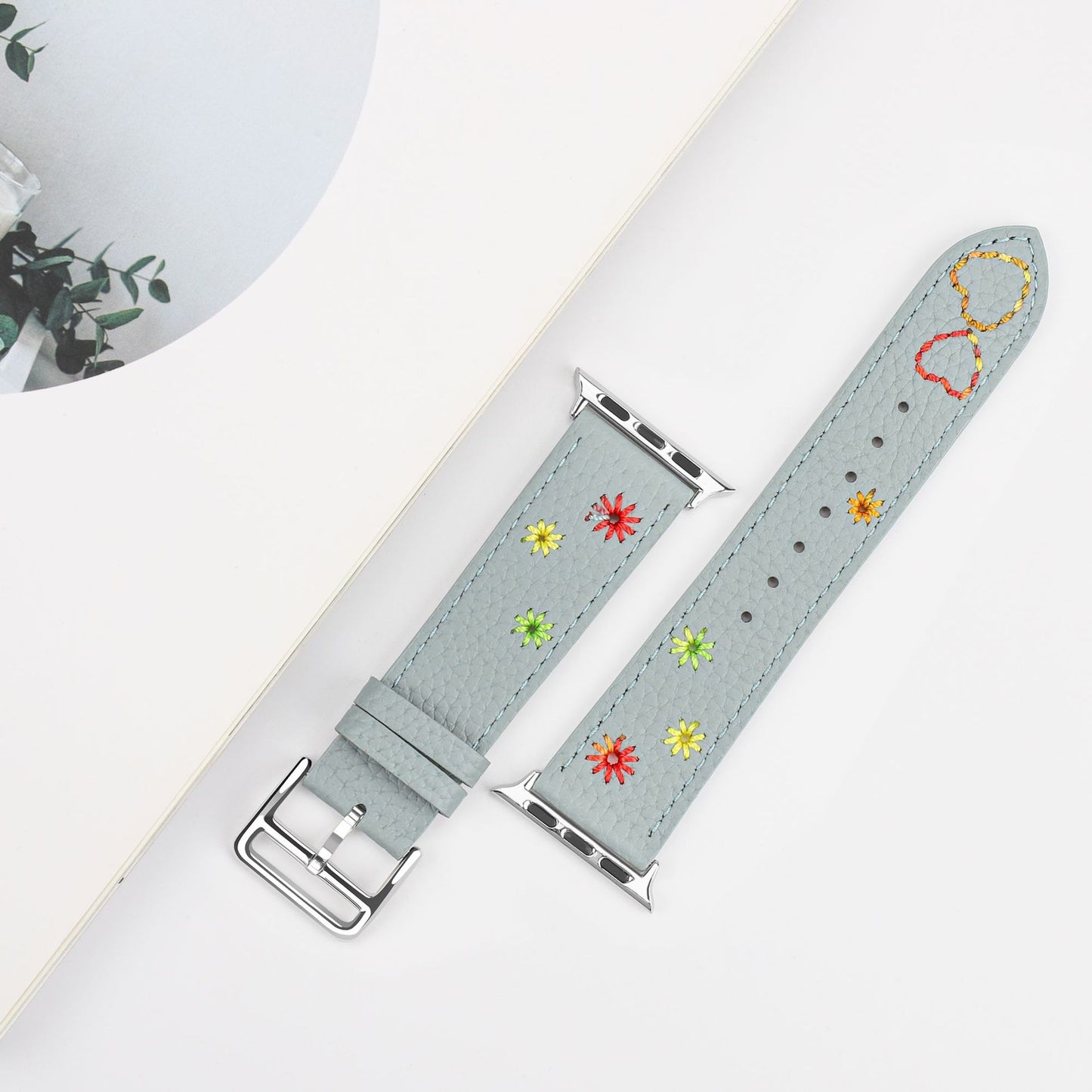 【レトロ可愛い】フラワーステッチレザーバンド【アップルウォッチ】
