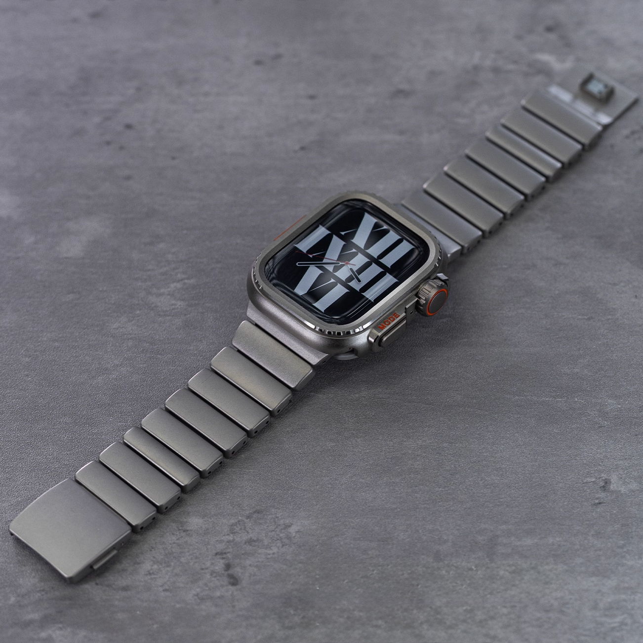 【新感覚デザイン】ツイストラバーチタンバンド【アップルウォッチ】