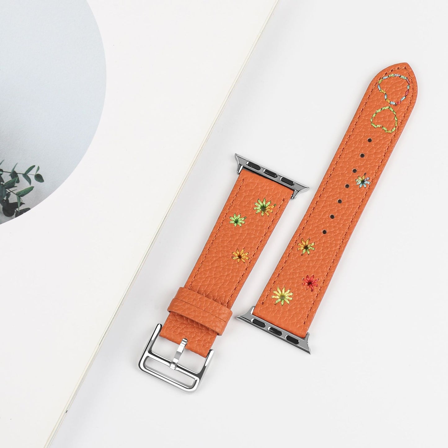 【レトロ可愛い】フラワーステッチレザーバンド【アップルウォッチ】