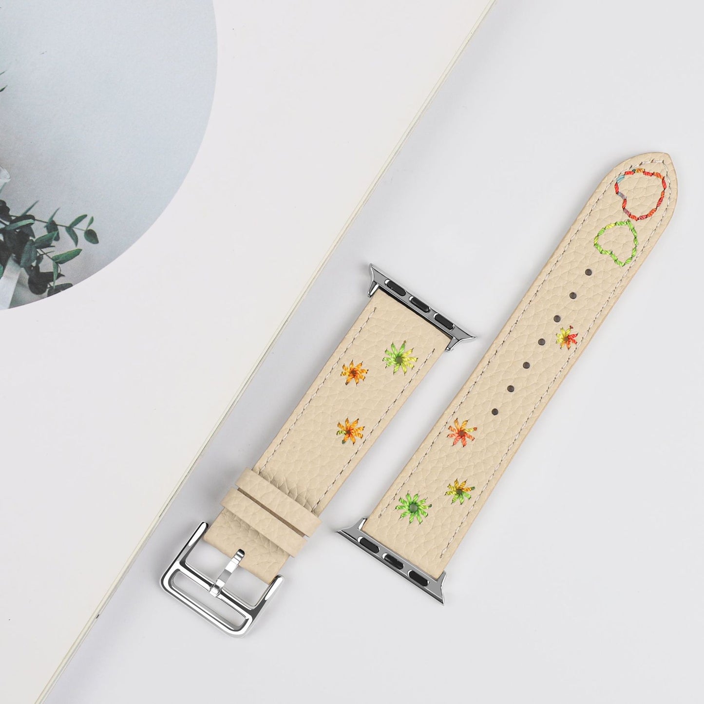 【レトロ可愛い】フラワーステッチレザーバンド【アップルウォッチ】