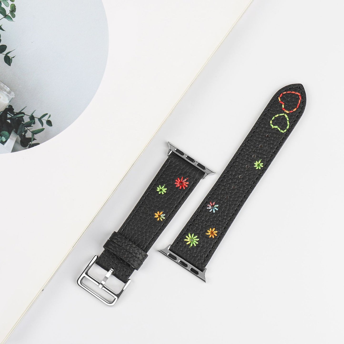 【レトロ可愛い】フラワーステッチレザーバンド【アップルウォッチ】