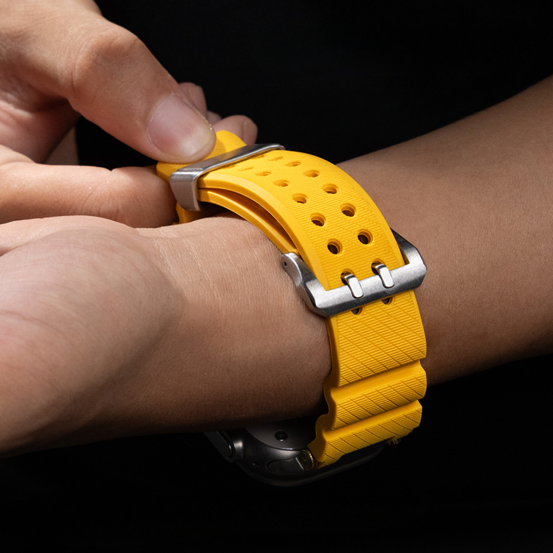 [Latest Model] Metal Gear Silicone Band [Apple Watch]