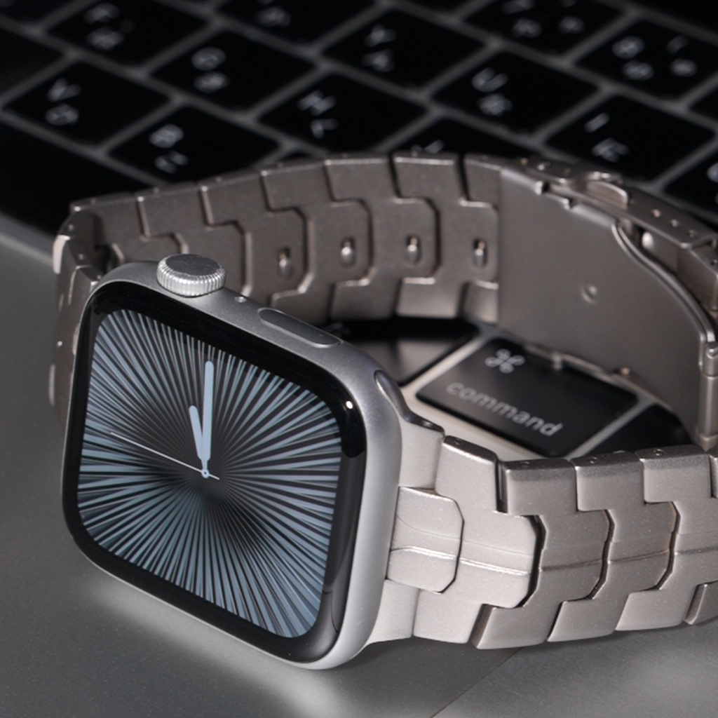 [No Tools Required] Modern Armor Titanium Band [Apple Watch]