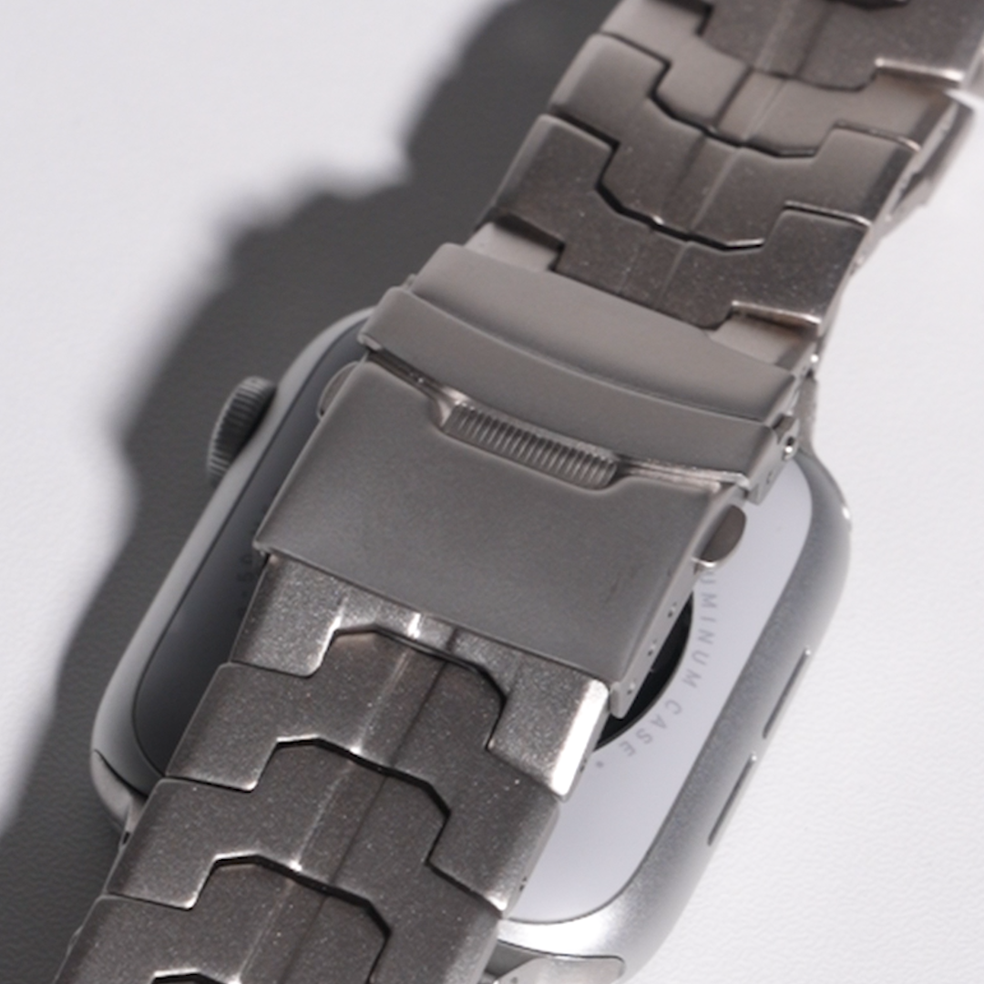 [No Tools Required] Modern Armor Titanium Band [Apple Watch]