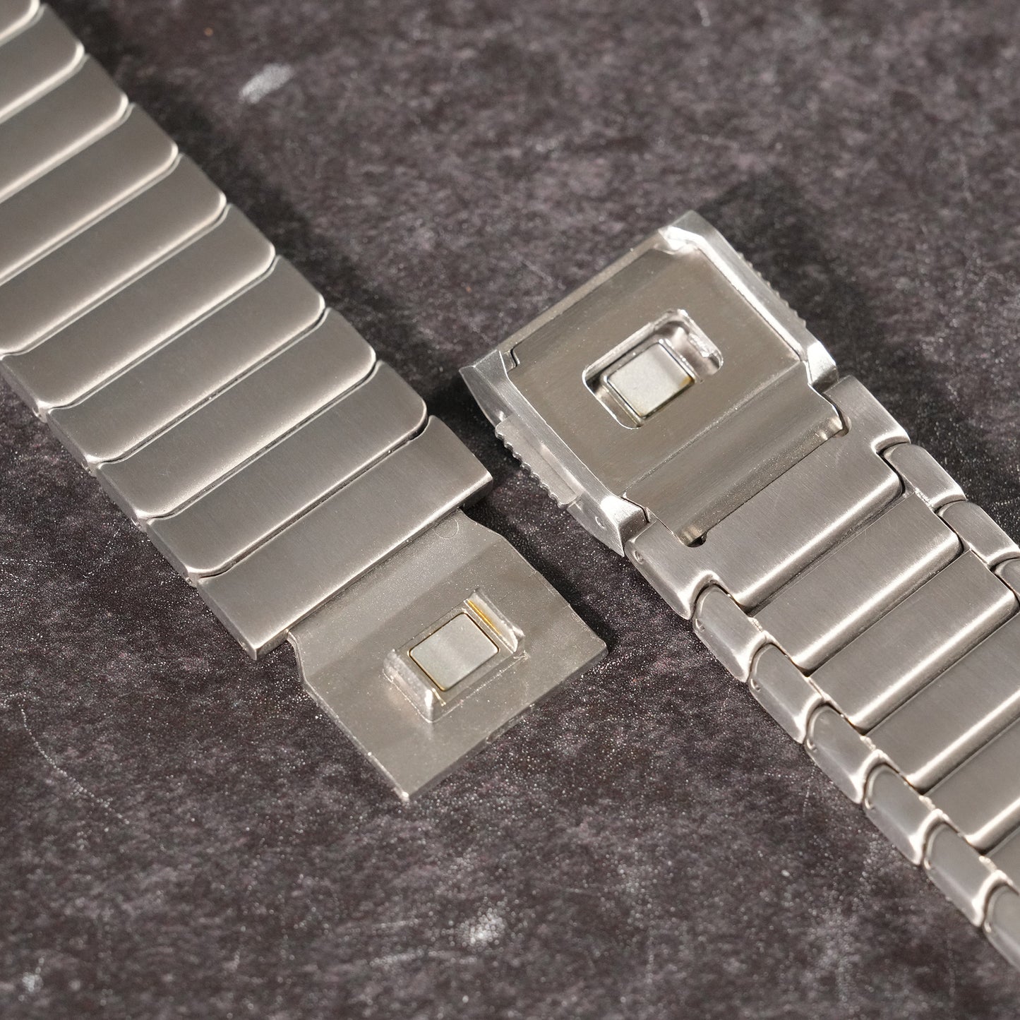 [Minimalist Design] Magnetic Bamboo Titanium Band [Apple Watch]