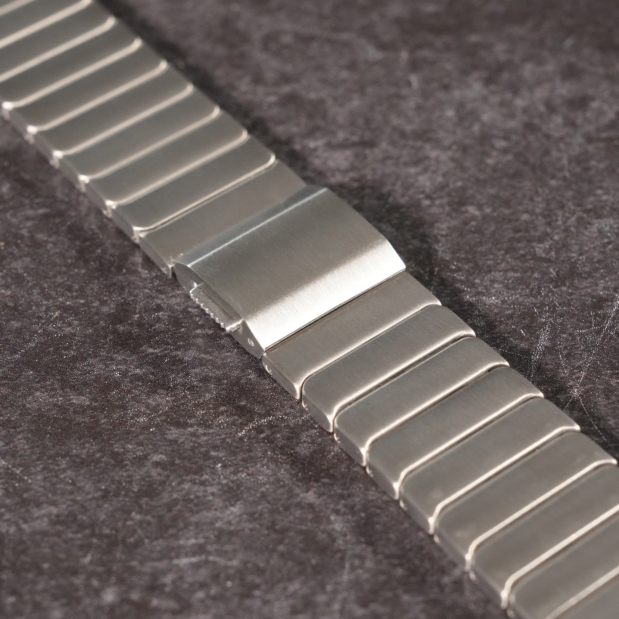 [Minimalist Design] Magnetic Bamboo Titanium Band [Apple Watch]
