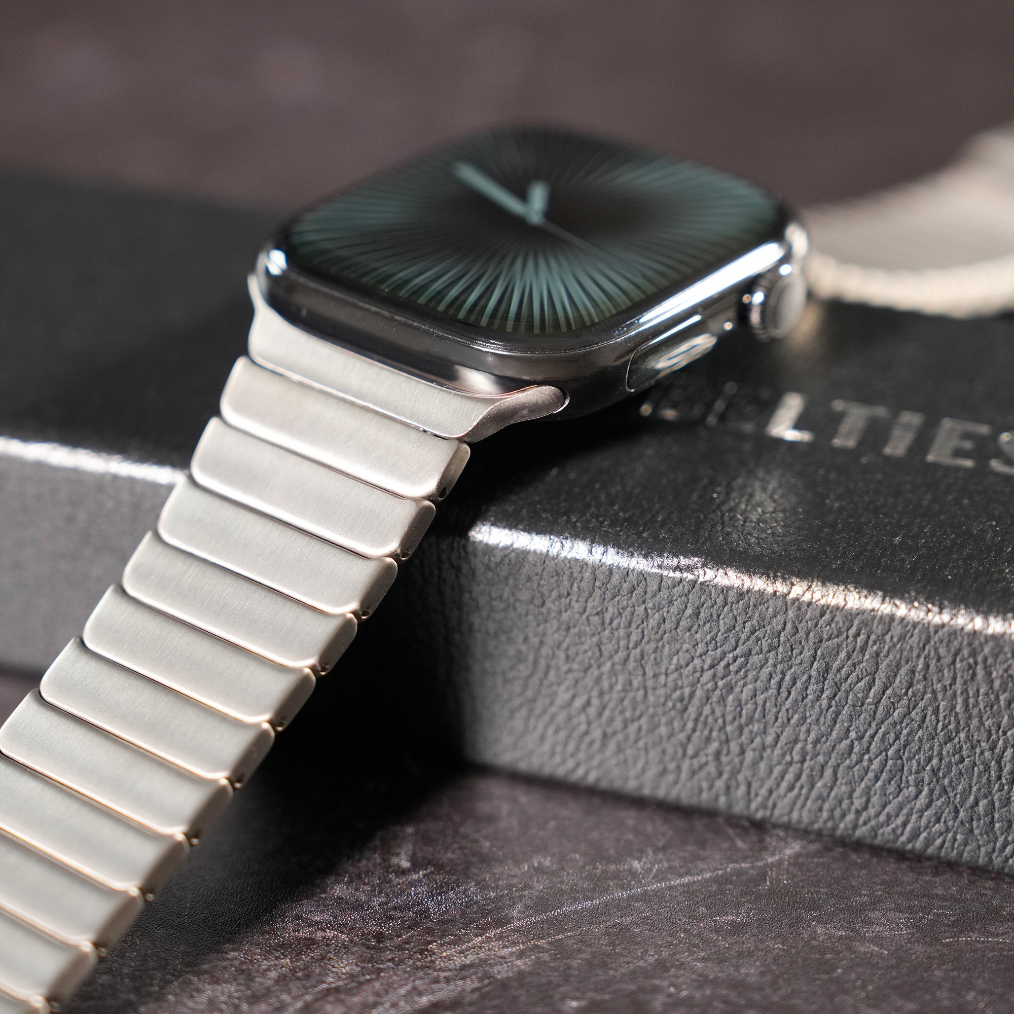 [Minimalist Design] Magnetic Bamboo Titanium Band [Apple Watch]