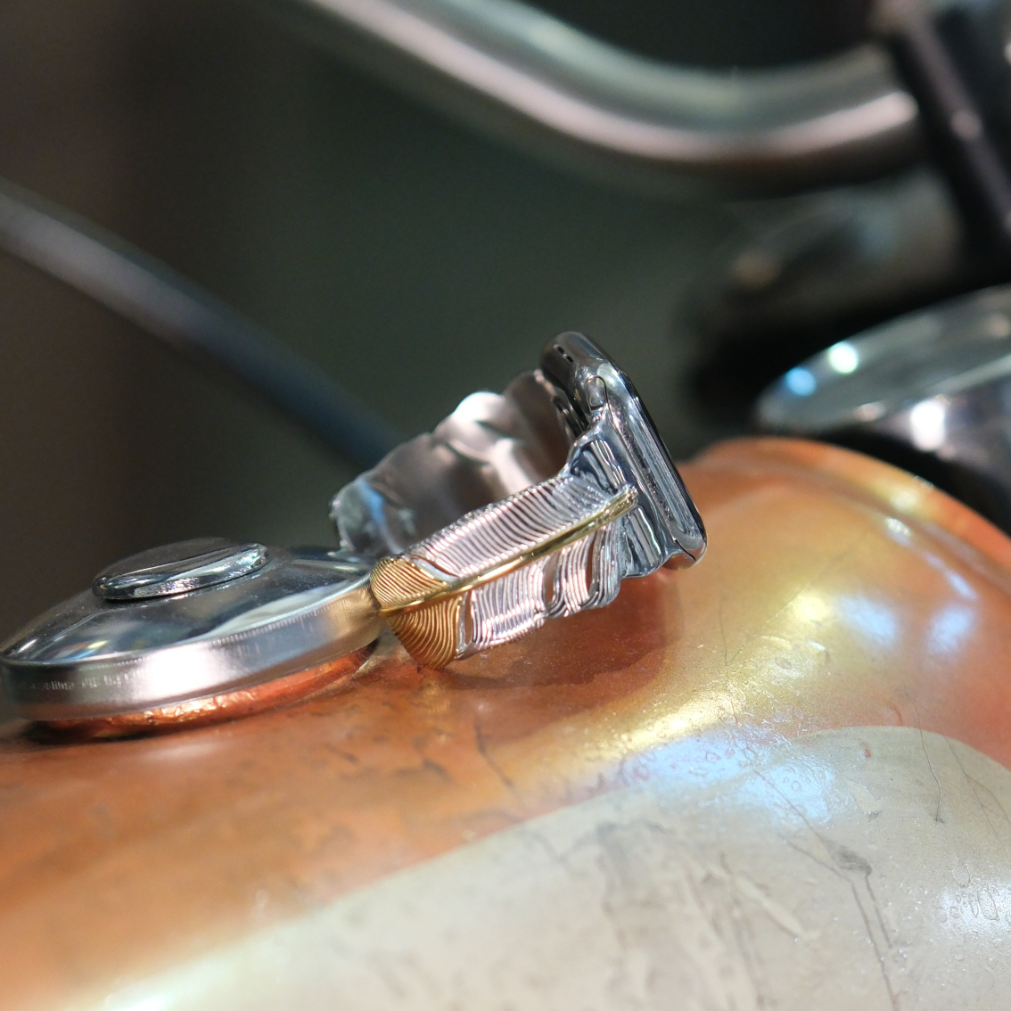 【アップルウォッチバングル】FEATHER GOLD TIP【SOULITE】