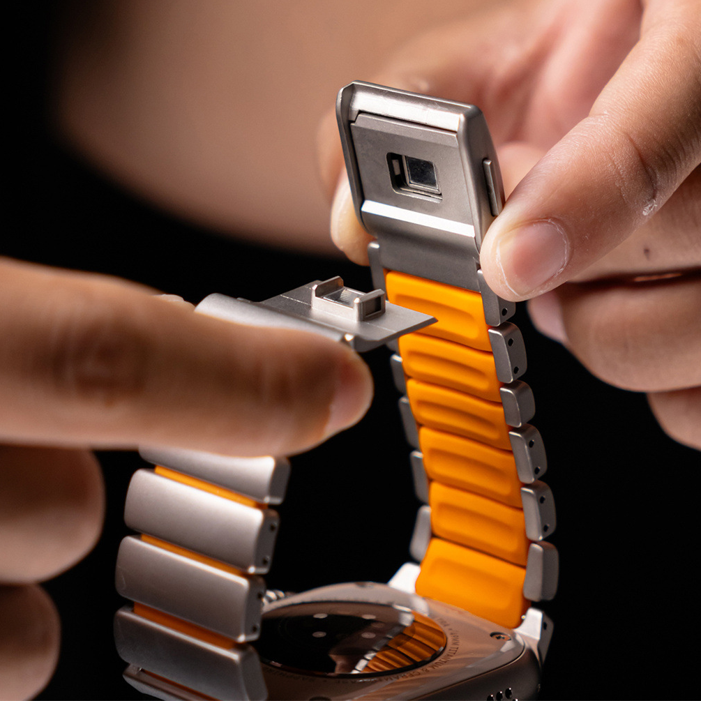 【新感覚デザイン】ツイストラバーチタンバンド【アップルウォッチ】