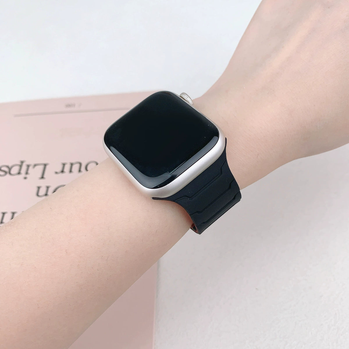 [Easy to attach with magnets] Link Pattern Magnetic Band [Apple Watch]