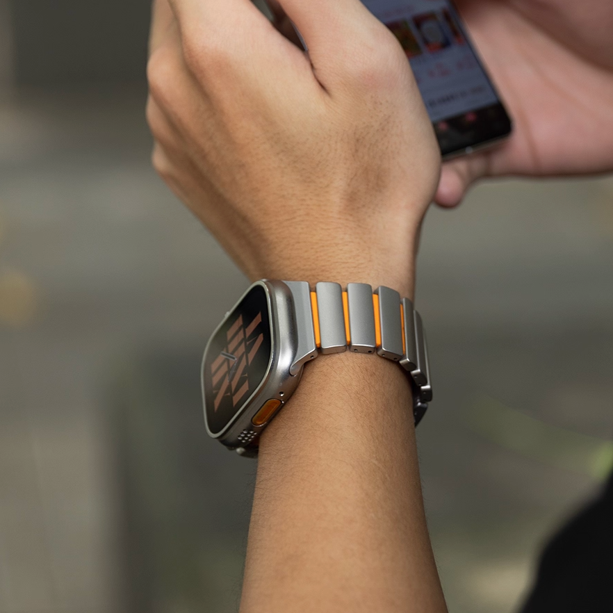 【新感覚デザイン】ツイストラバーチタンバンド【アップルウォッチ】