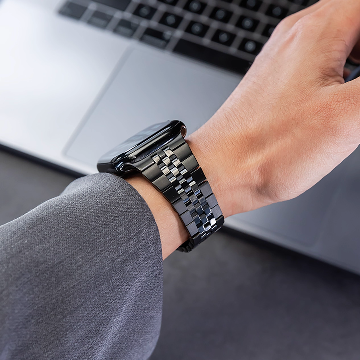 【重厚でエレガント】センターストライプメタルバンド【アップルウォッチ】