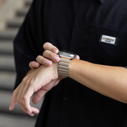 【新感覚デザイン】ツイストラバーチタンバンド【アップルウォッチ】