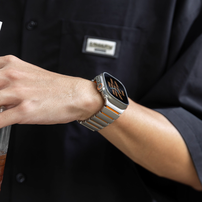 【新感覚デザイン】ツイストラバーチタンバンド【アップルウォッチ】