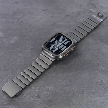 【新感覚デザイン】ツイストラバーチタンバンド【アップルウォッチ】