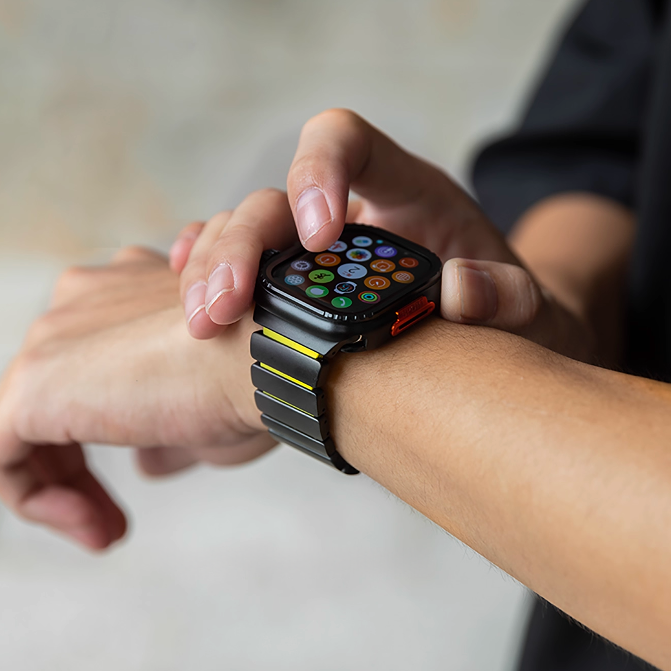 【新感覚デザイン】ツイストラバーチタンバンド【アップルウォッチ】