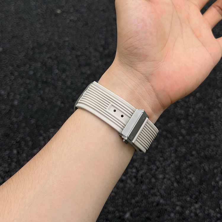 【目玉商品】メタルアクセントシリコンバンド【アップルウォッチ】