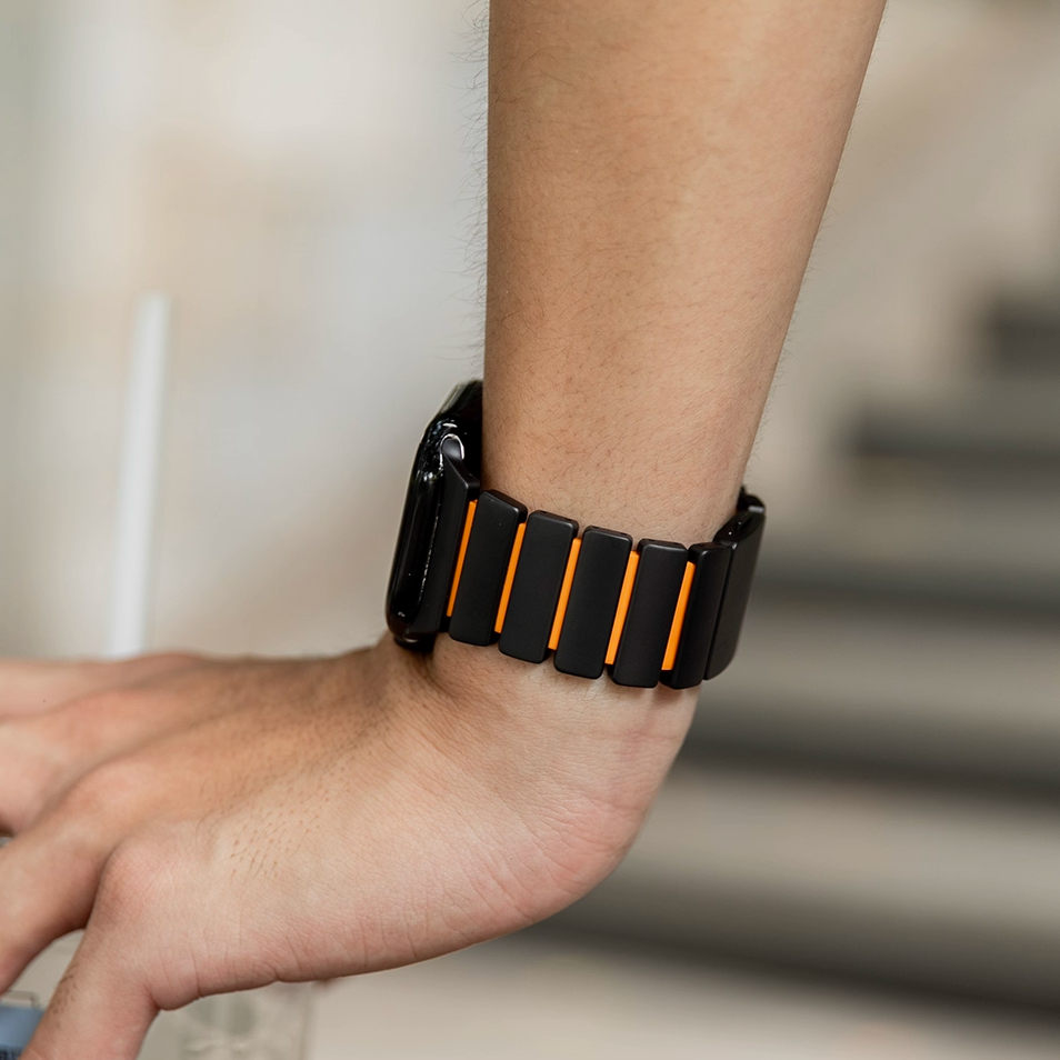 【新感覚デザイン】ツイストラバーチタンバンド【アップルウォッチ】