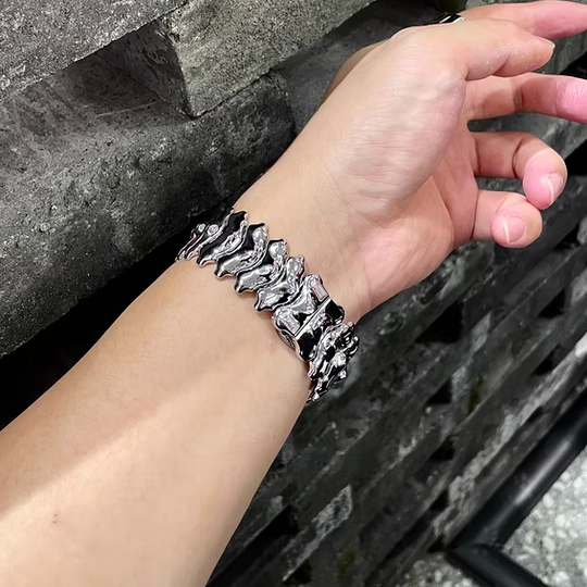 【新感覚デザイン】ウェーブスパインメタルバンド【アップルウォッチ】