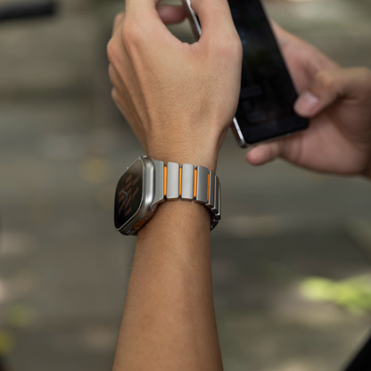 【新感覚デザイン】ツイストラバーチタンバンド【アップルウォッチ】