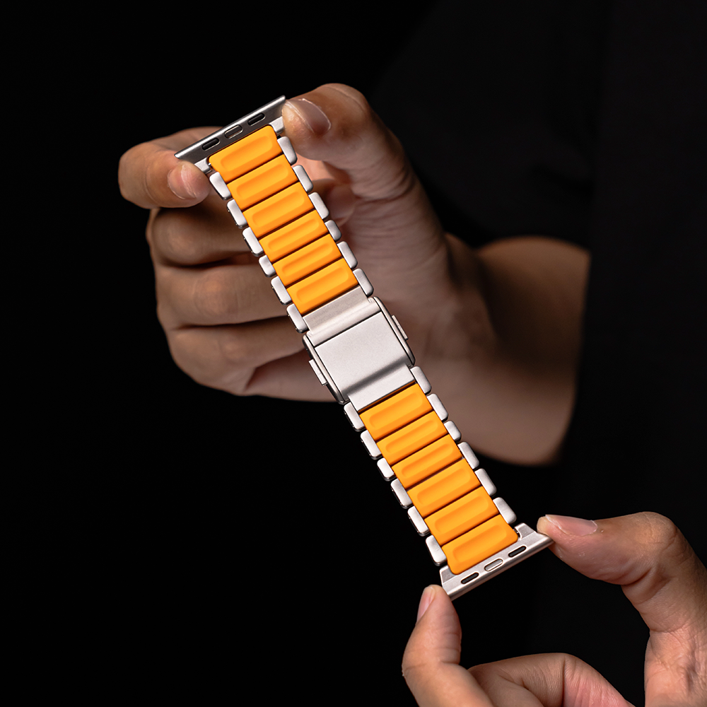 【新感覚デザイン】ツイストラバーチタンバンド【アップルウォッチ】