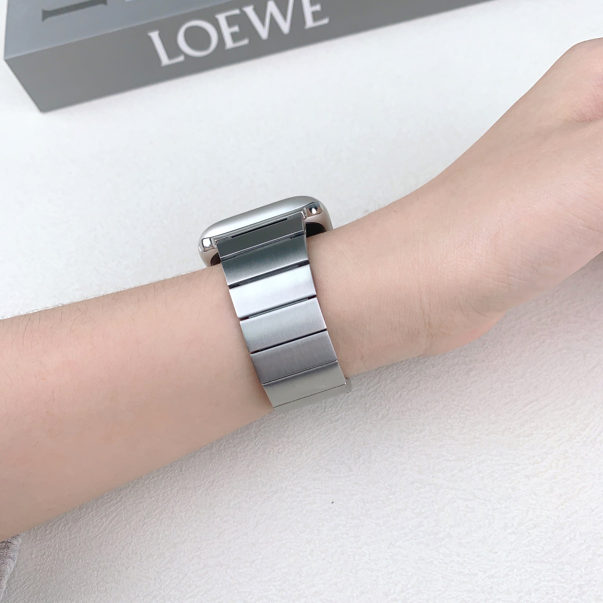 手首に干渉しない】リンクブレスレットメタルバンド【アップルウォッチ