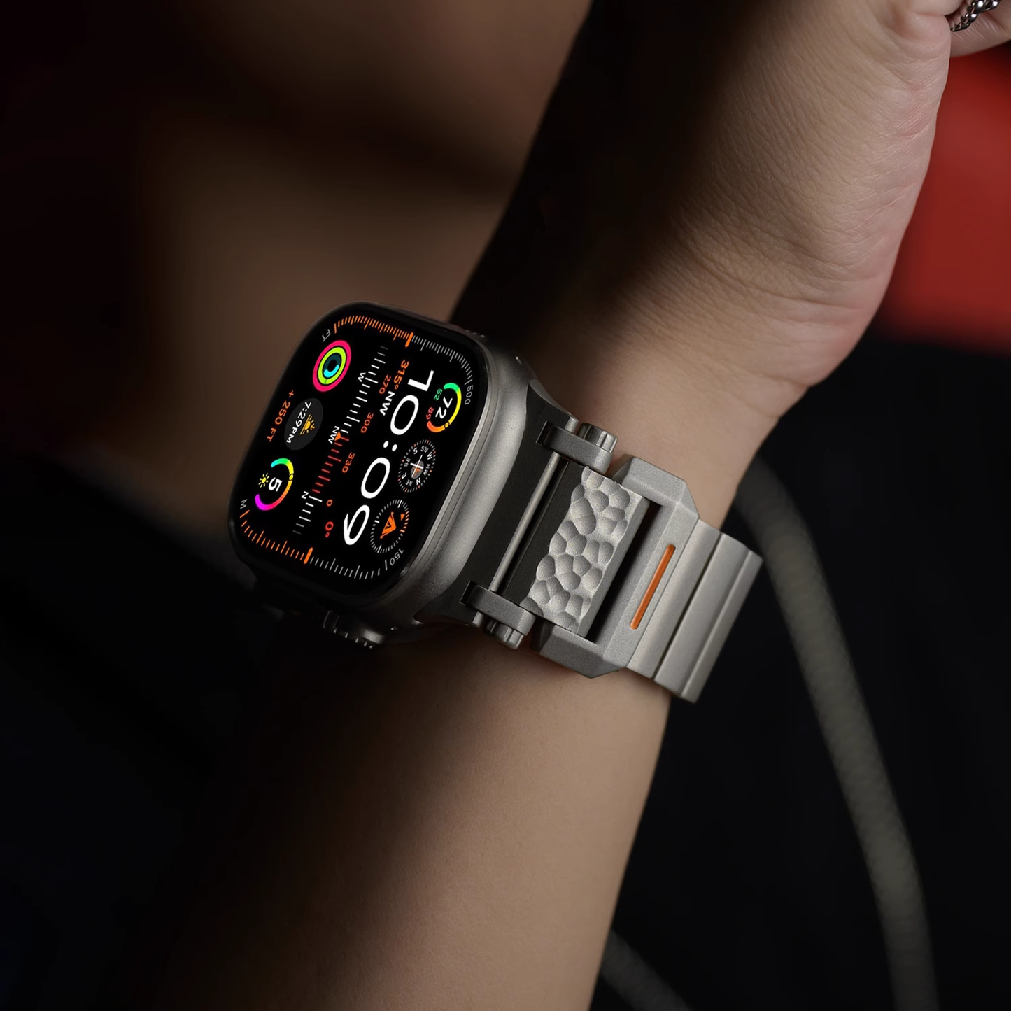 【無骨かつ上質】ハンマーテクスチャチタンバンド【アップルウォッチ】