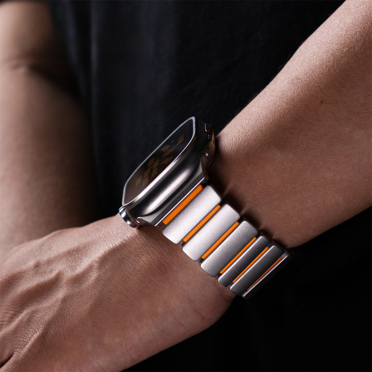 【新感覚デザイン】ツイストラバーチタンバンド【アップルウォッチ】