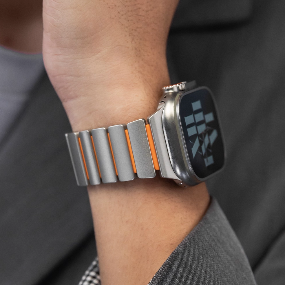 【新感覚デザイン】ツイストラバーチタンバンド【アップルウォッチ】