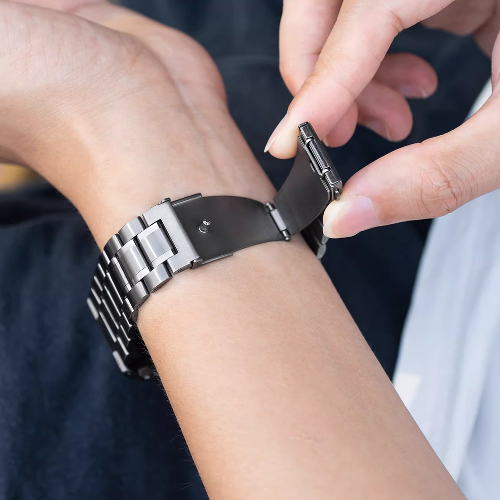 [5 colors available] Tough stainless steel case with integrated band [Apple Watch]