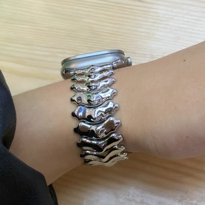 【新感覚デザイン】ウェーブスパインメタルバンド【アップルウォッチ】