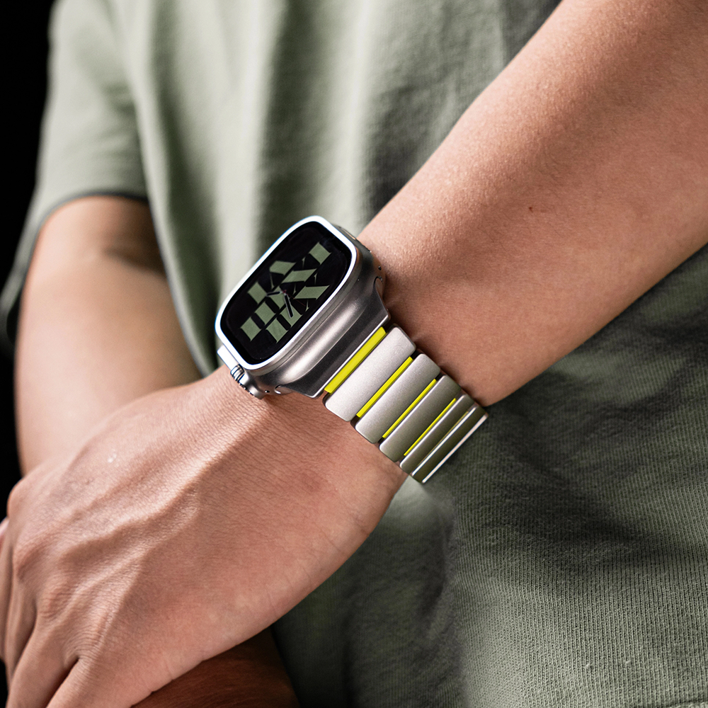 【新感覚デザイン】ツイストラバーチタンバンド【アップルウォッチ】