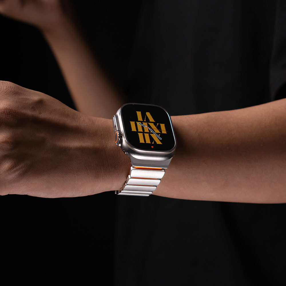 【新感覚デザイン】ツイストラバーチタンバンド【アップルウォッチ】