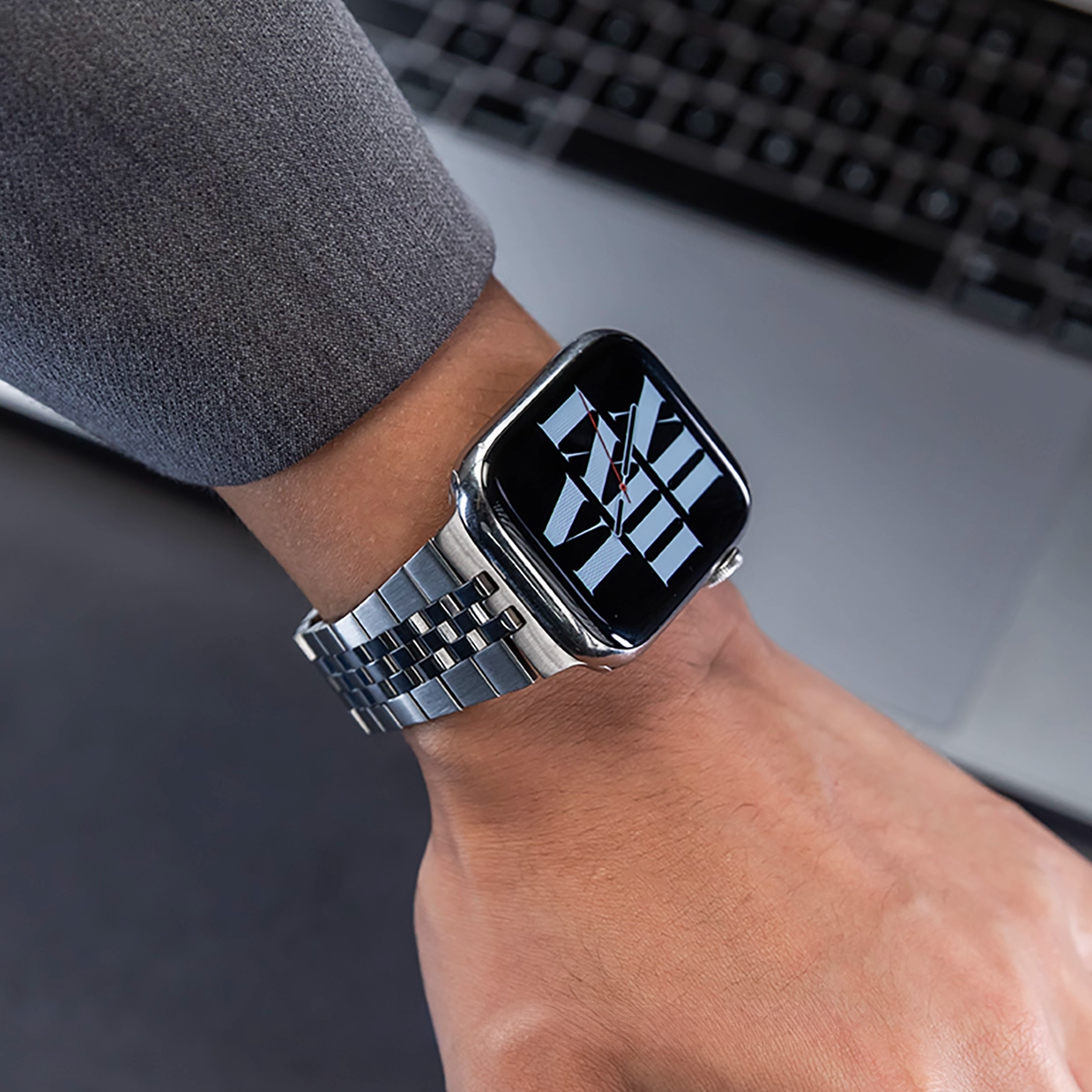 【重厚でエレガント】センターストライプメタルバンド【アップルウォッチ】