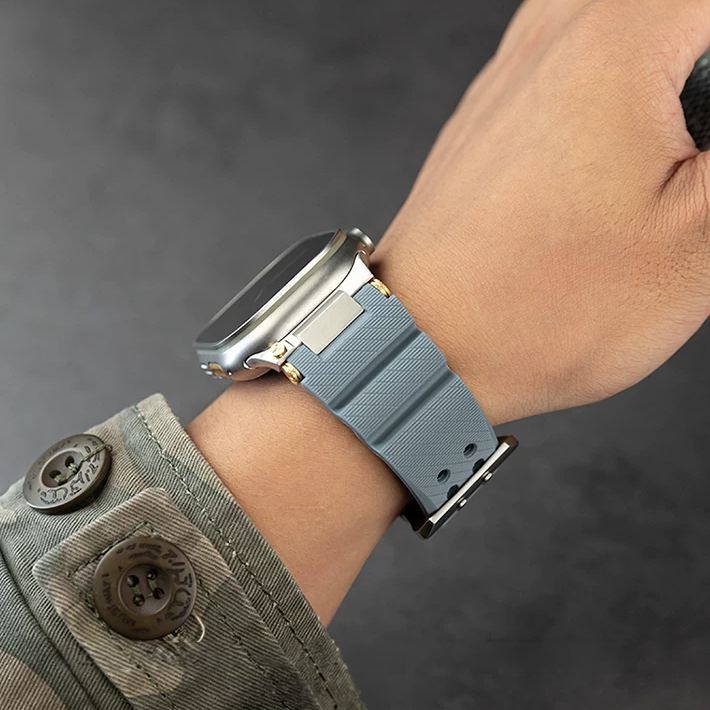 [Latest Model] Metal Gear Silicone Band [Apple Watch]