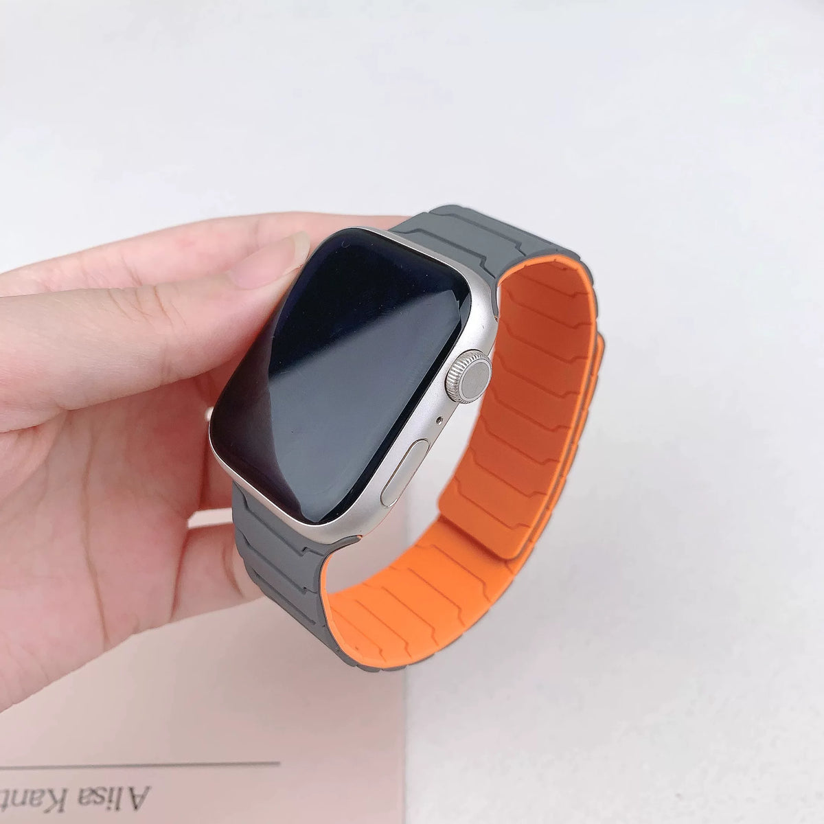 [Easy to attach with magnets] Link Pattern Magnetic Band [Apple Watch]