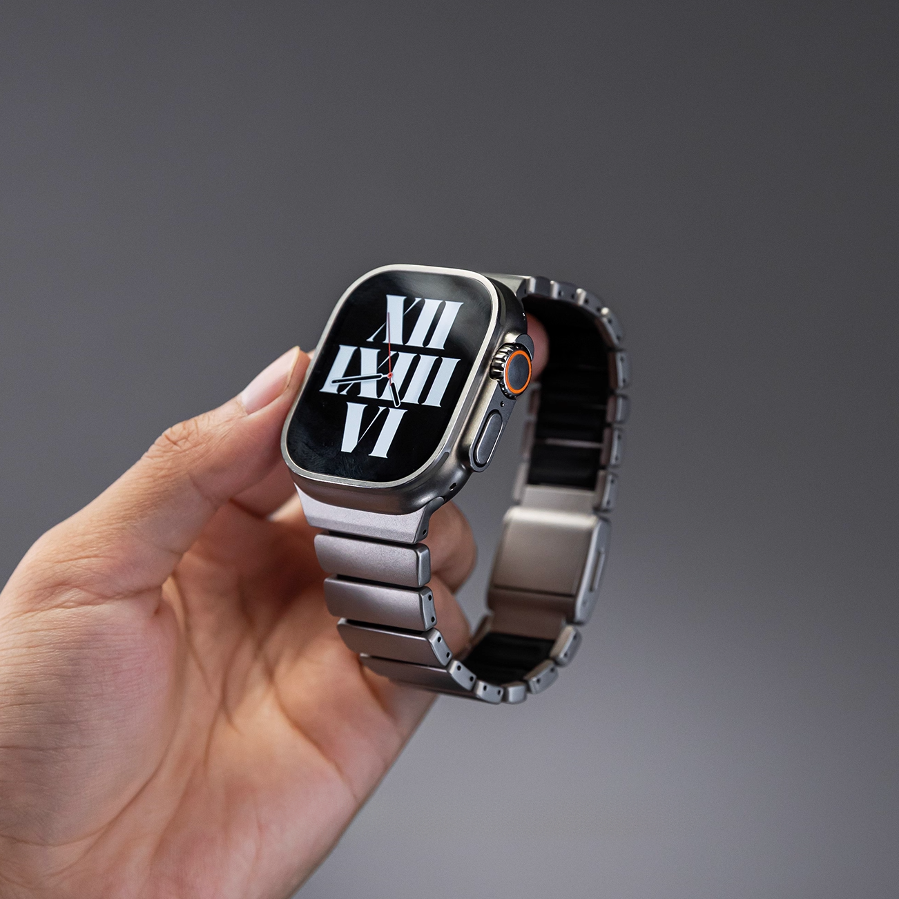 【新感覚デザイン】ツイストラバーチタンバンド【アップルウォッチ】