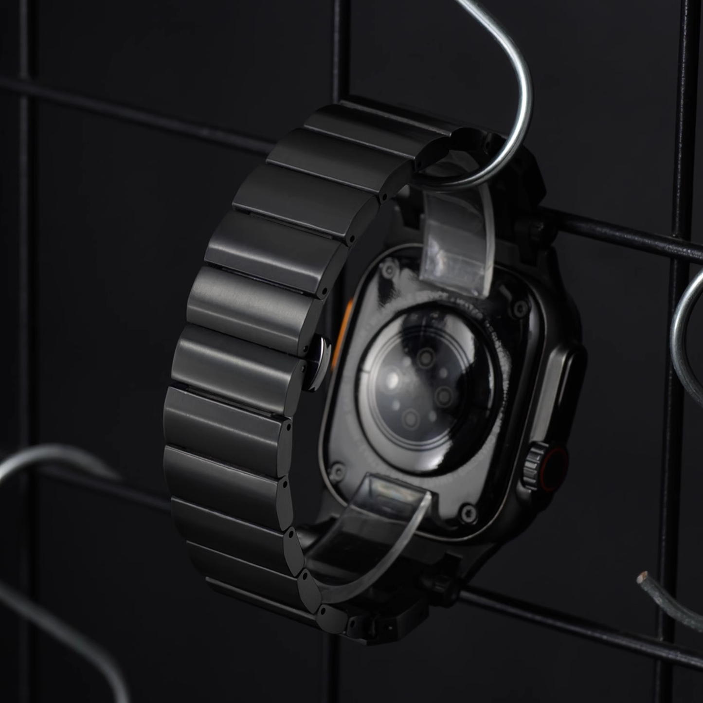 【無骨かつ上質】ハンマーテクスチャチタンバンド【アップルウォッチ】