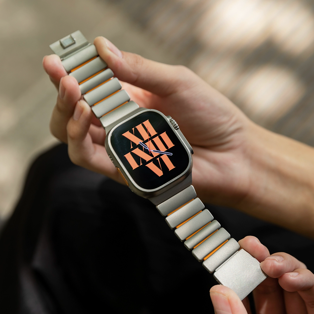 【新感覚デザイン】ツイストラバーチタンバンド【アップルウォッチ】