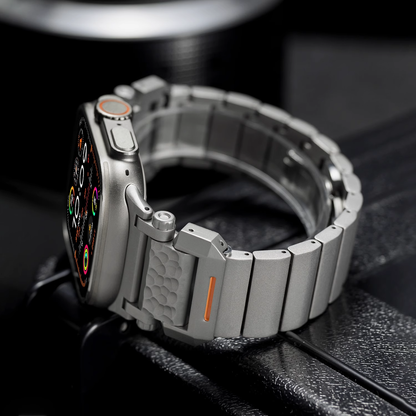 【無骨かつ上質】ハンマーテクスチャチタンバンド【アップルウォッチ】