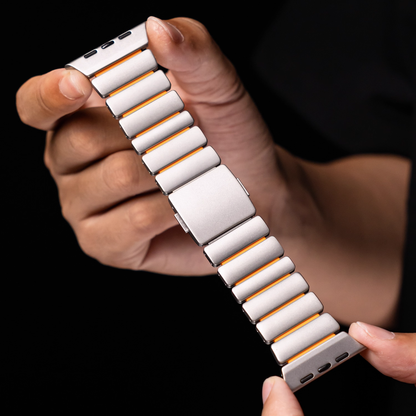 【新感覚デザイン】ツイストラバーチタンバンド【アップルウォッチ】