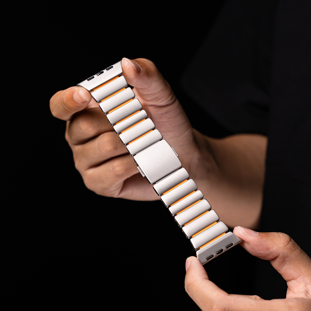 【新感覚デザイン】ツイストラバーチタンバンド【アップルウォッチ】