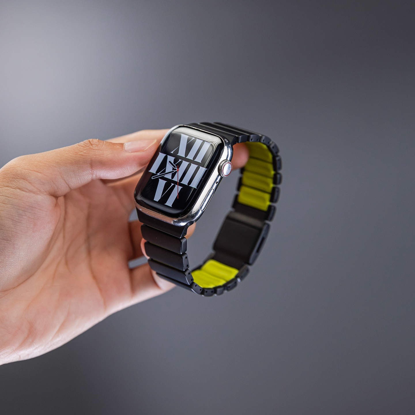 【新感覚デザイン】ツイストラバーチタンバンド【アップルウォッチ】