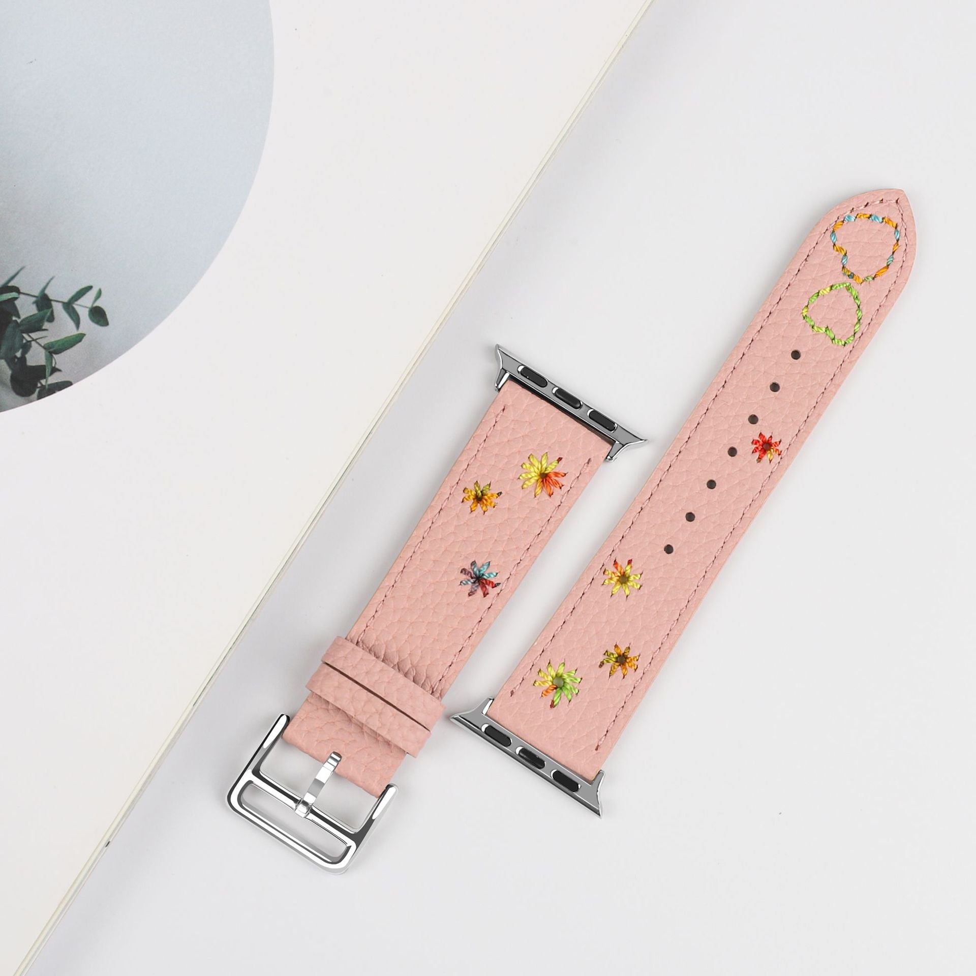 【レトロ可愛い】フラワーステッチレザーバンド【アップルウォッチ】
